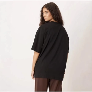 T-shirt oversize 100% coton noir à manches courtes pour femmes, vue de dos coupe ample