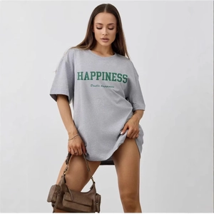 Oversized gray cotton T-shirt with green Happiness print and vintage brown crossbody bag