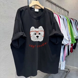 T-shirt noir en coton coupe ample avec motif chien de dessin animé et texte rouge
