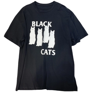 T-shirt minimaliste en coton noir avec imprimé chat blanc et texte BLACK CATS