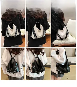 Vue détaillée du sac à dos seau pour femmes avec fermetures éclair et sangles décoratives