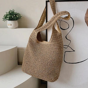 Grand sac cabas en paille fait main pour femme plage et vacances avec texture tissée kaki