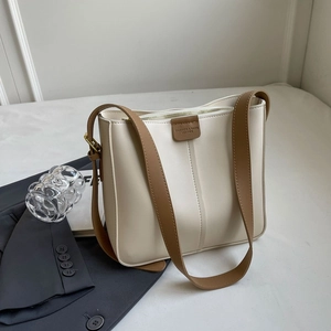 Borsa a Secchiello in Pelle PU di Moda Grande Capacità Borsa a Tracolla da Pendolare Tinta Unita Con Dettagli di Cuciture