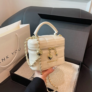 Sac Seau en Cuir PU Matelassé pour Femmes Pendentif Cœur Élégant Bandoulière Chaîne Petit Sac à Main pour Sorties Quotidiennes