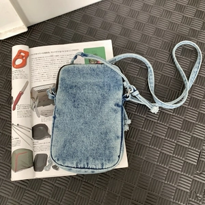 Piccola borsa a tracolla in denim lavato retrò per cellulare con cerniera e bordi sfrangiati