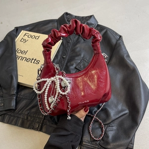 Sac à Main Plissé de Mode pour Femme Sac Sous le Bras Cuir PU Métallisé Avec Pendentif Noeud en Künstliche Perle et Coeur Sac Bandoulière