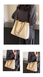 Détails du grand sac cabas beige avec bandoulière géométrique et style porté croisé