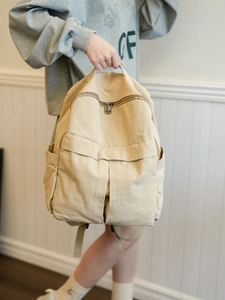Détails du sac à dos en toile kaki avec fermetures éclair en bronze et poches