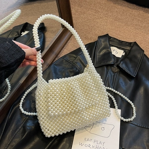 Sac à main artisanal en perles blanc crème avec poignée et bandoulière amovible