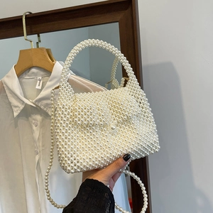 Sac à main artisanal en perles crème avec poignée et bandoulière en chaîne