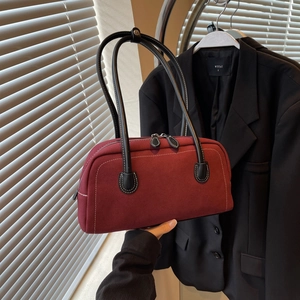Retro burgundy frosted baguette bag with contrast stitching and double zipper handles