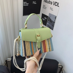 Borsa a tracolla intrecciata con finiture in pelle verde e tracolla in cotone