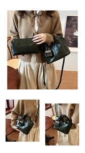 Dettaglio del set borsa in pelle lucida nera con tracolla e pochette coordinata
