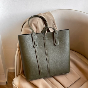 Grand sac cabas vert foncé en similicuir grainé pour le bureau et le quotidien
