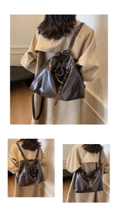 Dunkelkaffeebraune Leder-Rucksacktasche mit multifunktionalen Trägern und Vintage-Schnalle