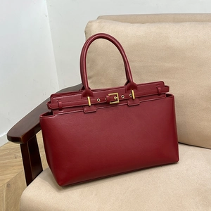 Retro deep red matte leather tote bag with gold buckle and large capacity for commuting