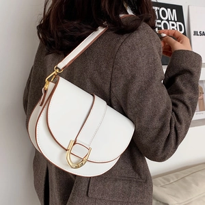 Sac à Épaule Selle en Cuir PU Minimaliste Vintage pour Femmes Sac à Bandoulière Tendance Avec Boucle en Fer à Cheval Dorée