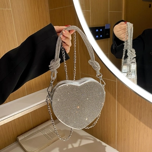 Sac de soirée étincelant en forme de cœur argenté avec poignée en strass