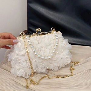 Sac de soirée élégant en dentelle blanche avec poignée perle et chaîne dorée