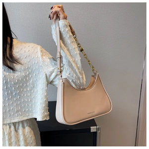 Detail of beige hobo bag featuring gold chain strap and Fashion & Bag logo on leather
