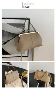 Détails du sac coquille kaki en cuir grainé avec fermoir vintage en bronze et chaîne