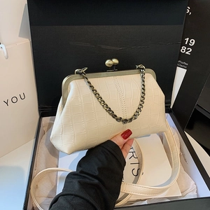 Retro Crocodile Pattern PU Leather Frame Bag For Women Vintage Kiss Lock Crossbody Shoulder Bag With Metal Chain Strap