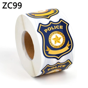 Détail d'un rouleau d'autocollants insignes de police avec motifs de bouclier bleu et or