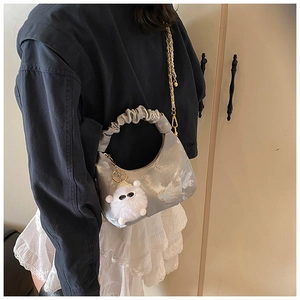 Sac croissant à motif nuage avec chaîne dorée et pendentif en peluche mignon