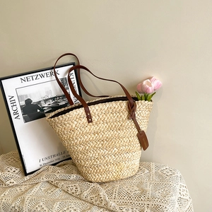 Grand sac cabas en paille tissé à la main avec anses en cuir marron pour plage d'été