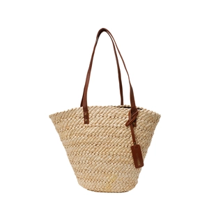 Grand sac cabas en paille tressée avec anses en cuir marron pour vacances à la plage