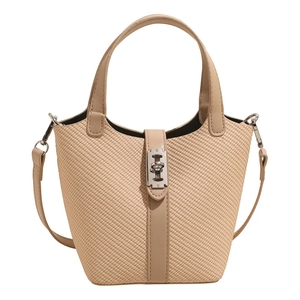 Vintage gewebte Beuteltasche in Apricot mit Lederriemen und Metalldrehverschluss