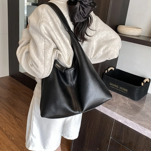 Black litchi pattern hobo bag for women with large capacity shoulder strap design