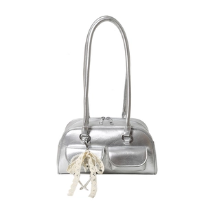 Sac bowling argenté rétro avec deux poches et pendentif nœud en dentelle blanche