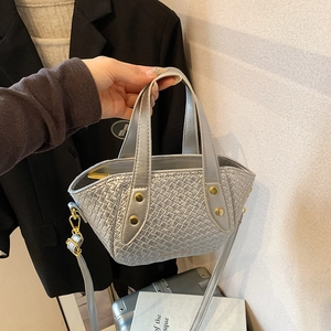 Sac à main argenté en similicuir tressé avec poignées et bandoulière amovible