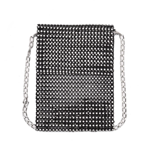 Borsa porta cellulare nera con strass e tracolla a catena d'argento da donna