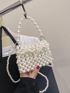 Elegante gewebte Perlenhandtasche für Damen mit Perlenhenkel und Umhängekette aus Perlen
