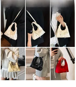 Detailansichten der Umhängetaschen mit Schleife in Weiß, Beige, Schwarz und Rot