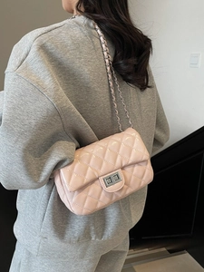 Pink quilted leather chain shoulder bag with metal twist lock for elegant women style