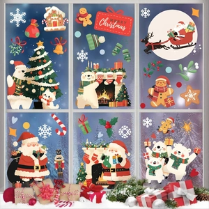 Détail de stickers de Noël avec Père Noël et rennes sur verre sur fond de neige
