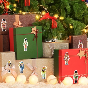 Rouleau d'autocollants Casse-noisette de Noël avec soldats sur boîtes de cadeaux