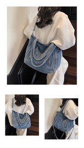 Vue détaillée du grand sac cabas en jean avec zips latéraux et bandoulière réglable