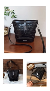 Details der schwarzen Beuteltasche mit Steinmuster, Silberdrehverschluss und Umhängegurt