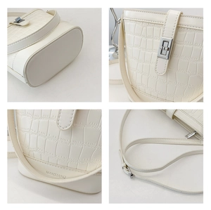 Détails du sac seau blanc avec texture crocodile et fermoir rotatif en métal argenté