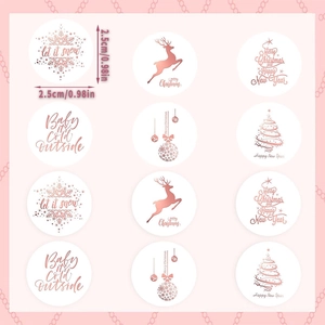 Gros plan de 12 autocollants de Noël or rose avec motifs de renne et de joyeux Noël