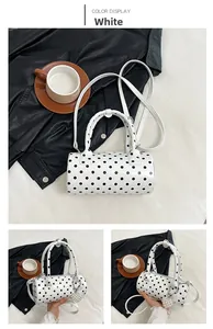 Détails du sac cylindre blanc à pois avec doubles poignées et breloque perle