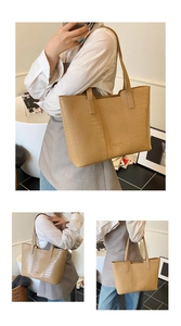 Vues détaillées d'un sac cabas beige à motif crocodile montrant sa grande capacité et ses anses
