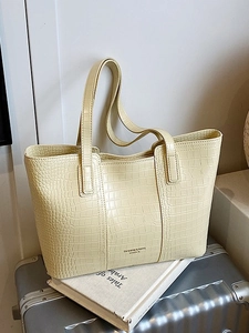 Grand sac cabas jaune crème à motif crocodile pour femme style tendance 2025