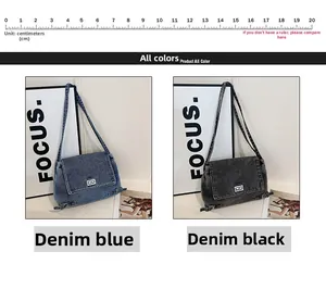 Détails des sacs à bandoulière en denim délavé bleu et noir avec fermoir rotatif en métal