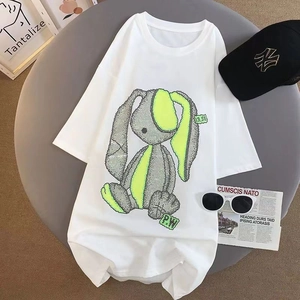 T-shirt blanc en coton avec motif lapin scintillant pour un look décontracté chic