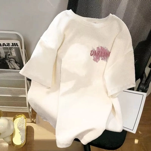 Chic oversized white cotton T-shirt featuring pink Darling graffiti print and drop shoulders